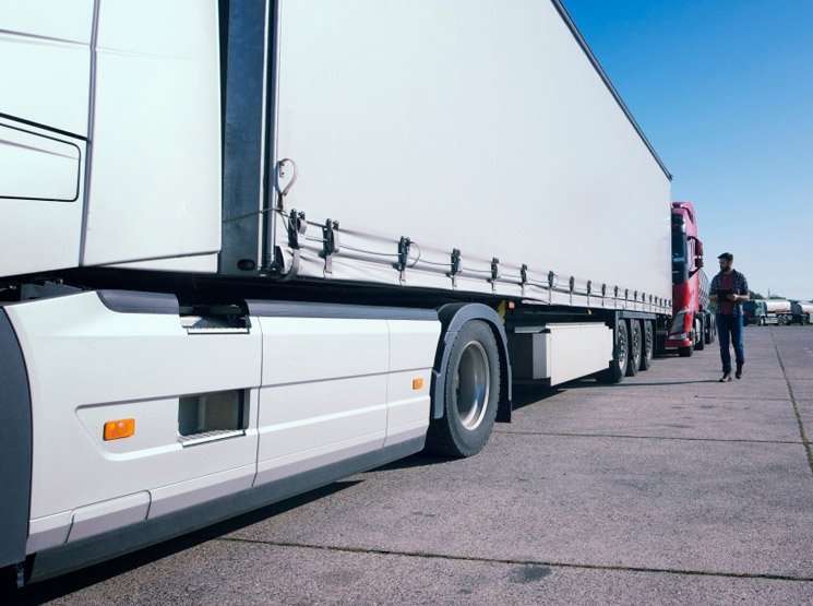 Transporte especial con seguro de mercancía en Viladecans y resto de Barcelona